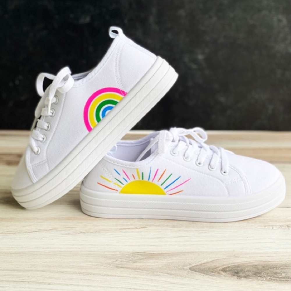 EUC Womens Rainbow & Sun Sneakers 🌈☀️size 9